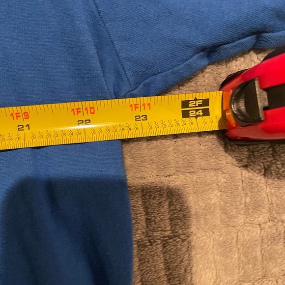 Enyce Men's Deep Blue V-Neck Tee Size XXL may fit closer to XL see measurements - Picture 5 of 5